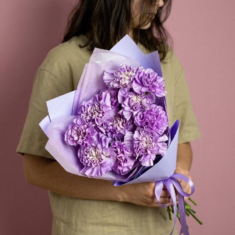 Моно-букет из 11 фиолетовых диантусов